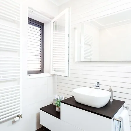 Island Breeze Oasis By Belmont Realty * 尼亚卢卡