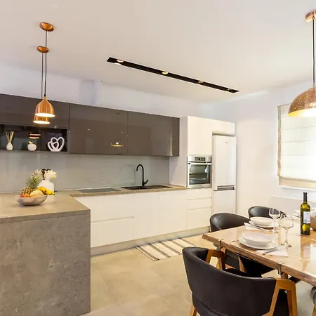 Island Breeze Oasis By Belmont Realty Apartment