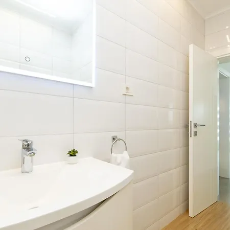 Island Breeze Oasis By Belmont Realty * Vela Luka