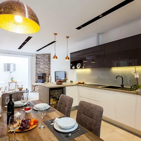 Island Breeze Oasis By Belmont Realty